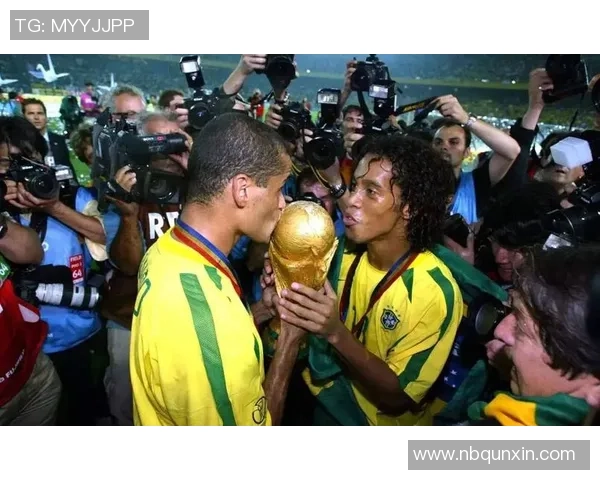 价值2亿的足球明星背后的故事与成就揭示了体育界的财富与荣耀 价值2亿的足球明星背后的故事与成就揭示了体育界的财富与荣耀